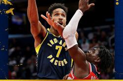 开云APP-步行者鏖战国王，费沃斯送出助攻