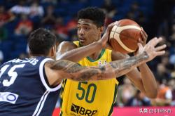 开云下载-湖人B队险胜日本男篮，波尔津吉斯打破历史纪录