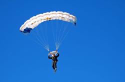 开云体育在线-F1年度争冠之夜，哈登惊艳四座，跨界传奇的终极对决