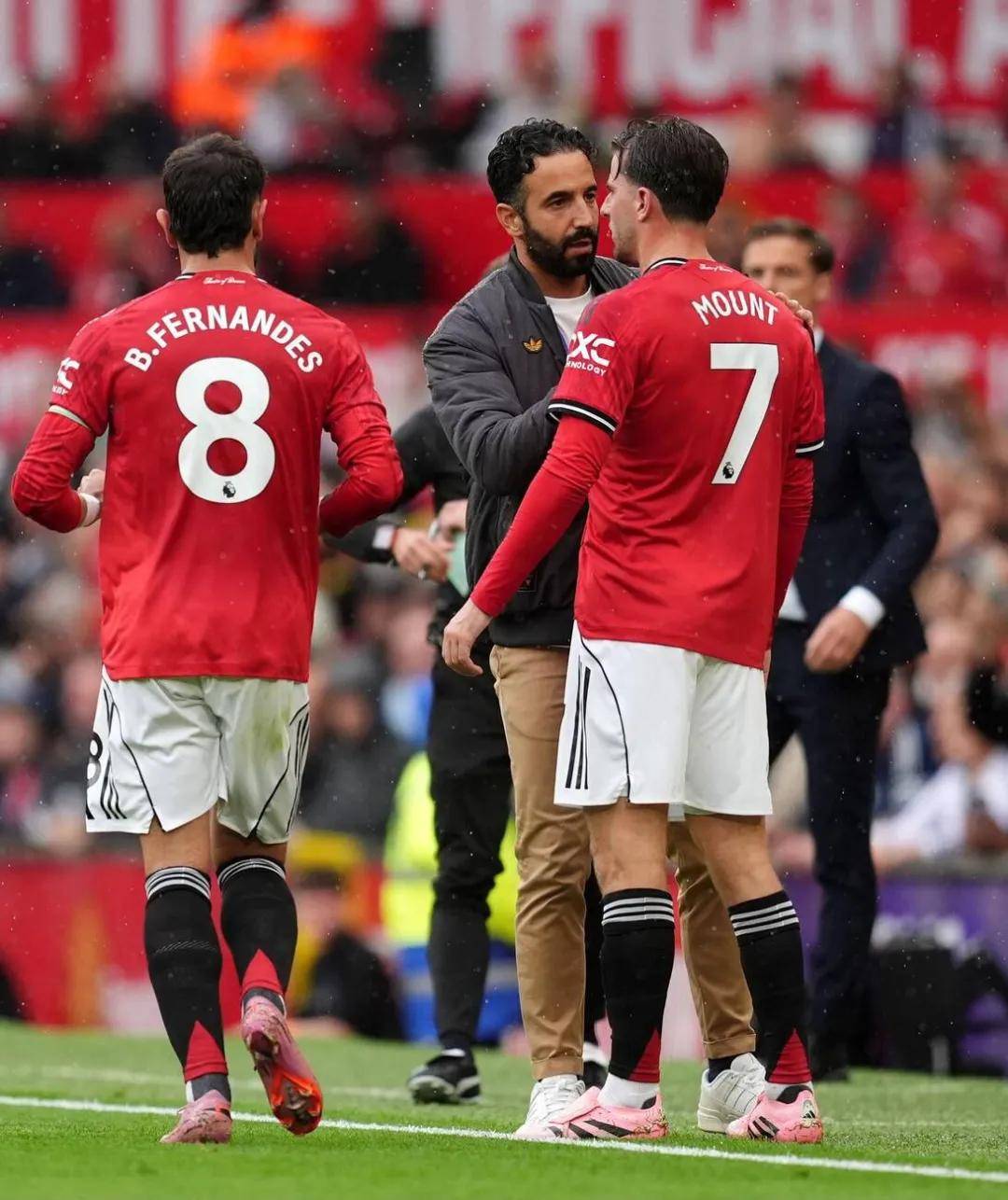 曼联球员备尝艰难之苦，期望追逐胜利之路的简单介绍