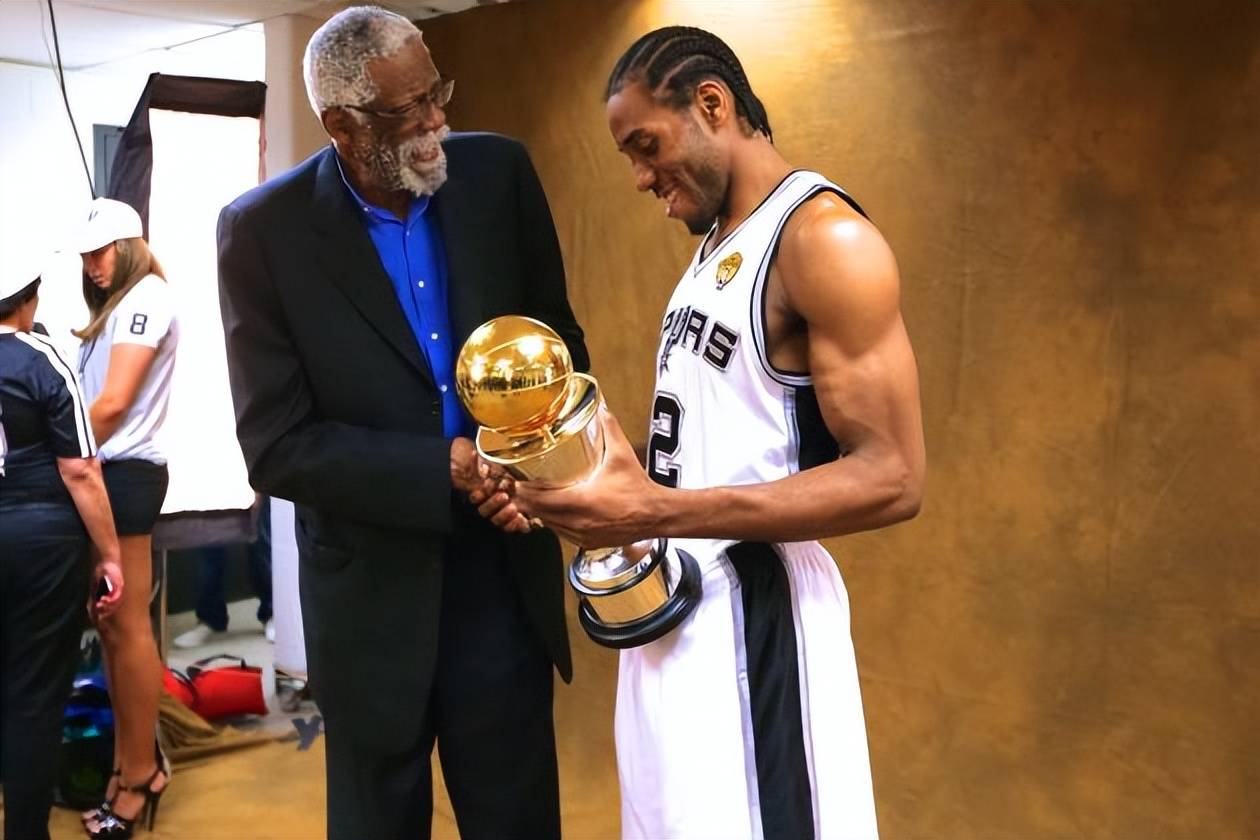 马刺逆转76人，伦纳德三分雨点燃全场的简单介绍