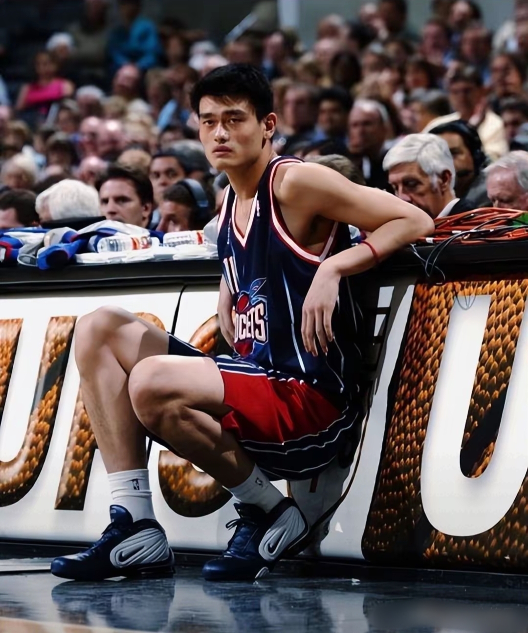 上海队险胜公牛，周琦刷新纪录