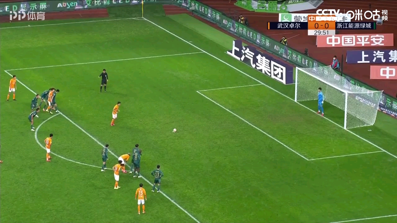 包含浙江绿城主场不敌对手，保级艰难的词条