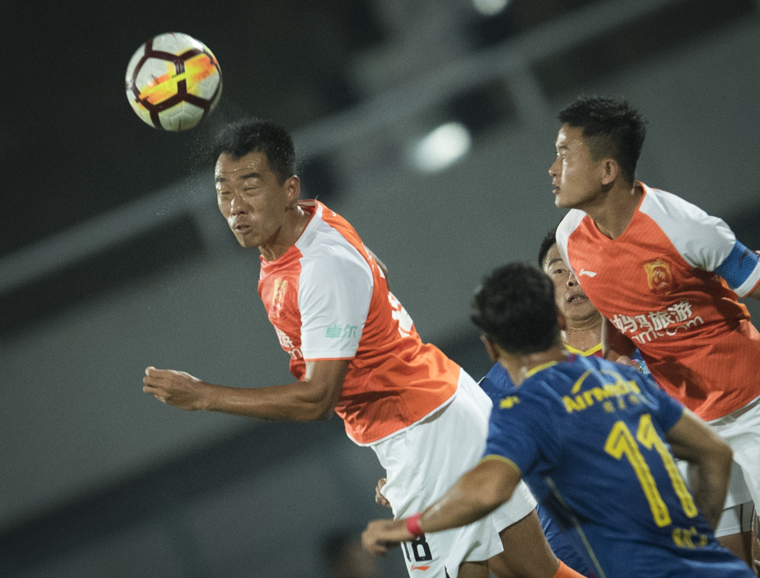 青岛黄海在主场逼平武汉卓尔，保住主场不败纪录