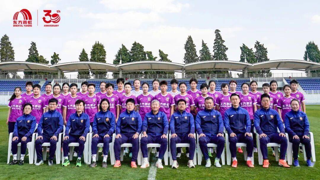 包含亚洲球队为冠军而战，展现拼搏精神的词条