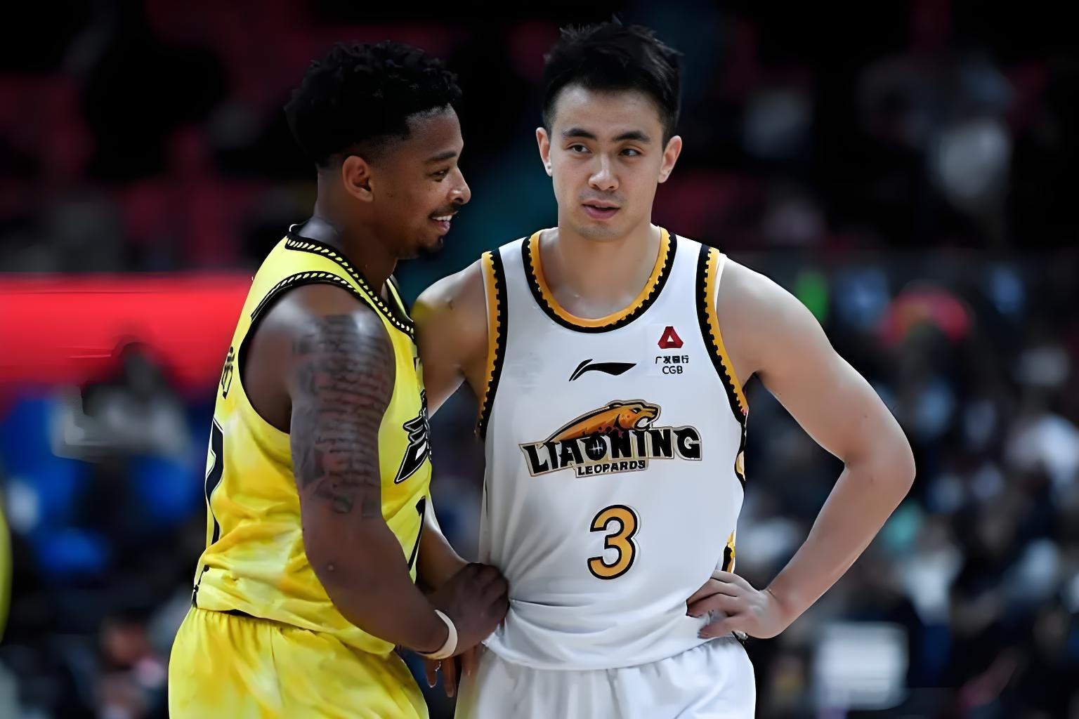 新疆男篮表现抢眼，赢得全场喝彩