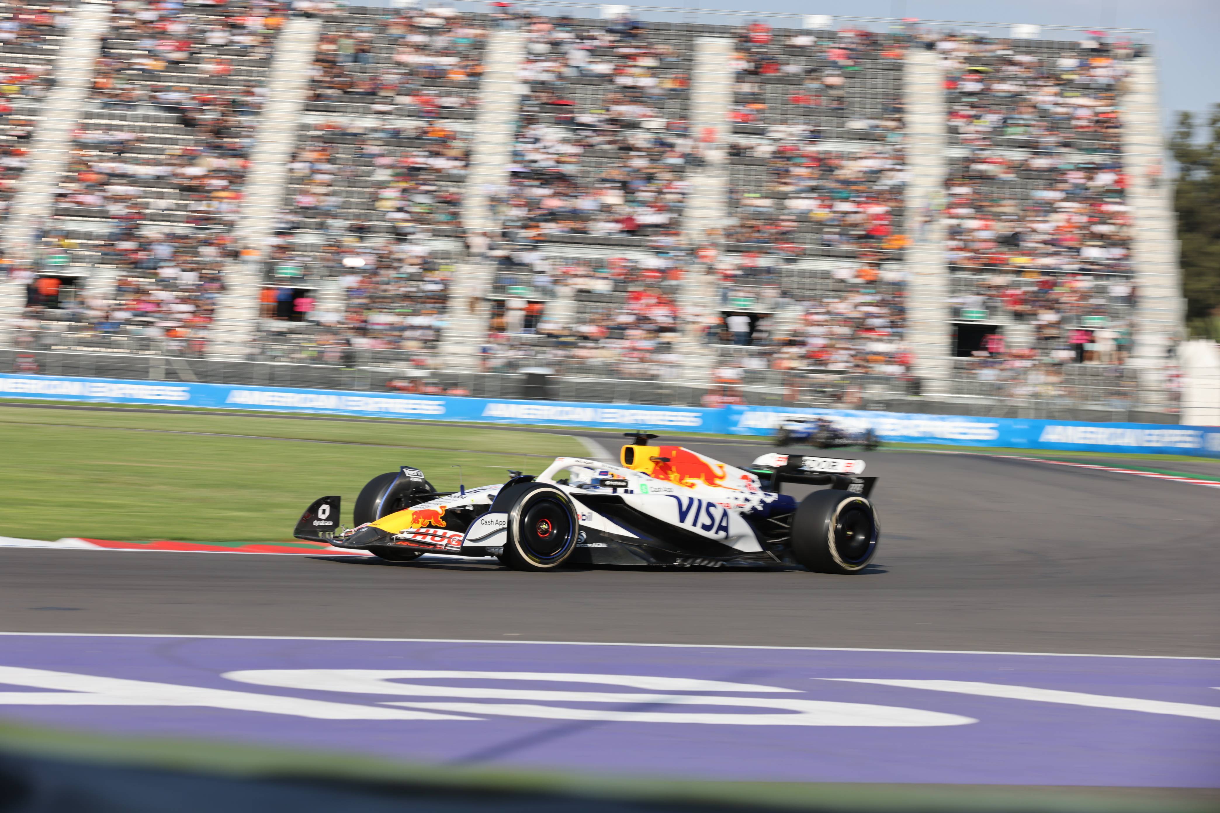 红牛二队横扫阿斯顿马丁，维斯塔潘带队取胜