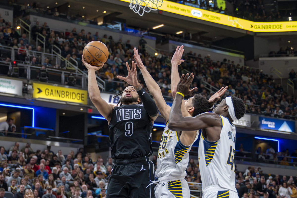 热火鏖战马刺,贝弗利送出助攻 热火鏖战马刺,贝弗利送出助攻