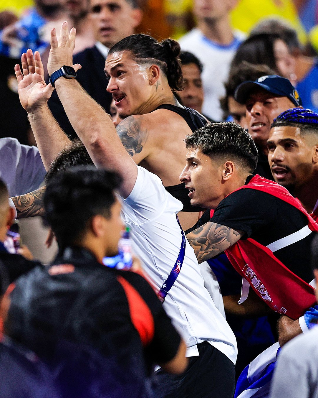 哥伦比亚球队胜出，意气风发