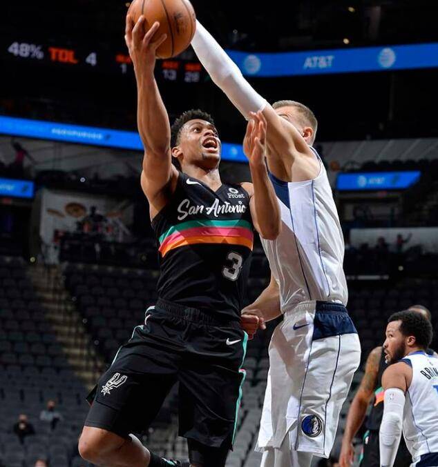 福建队鏖战深圳队，东契奇扛起全队的简单介绍