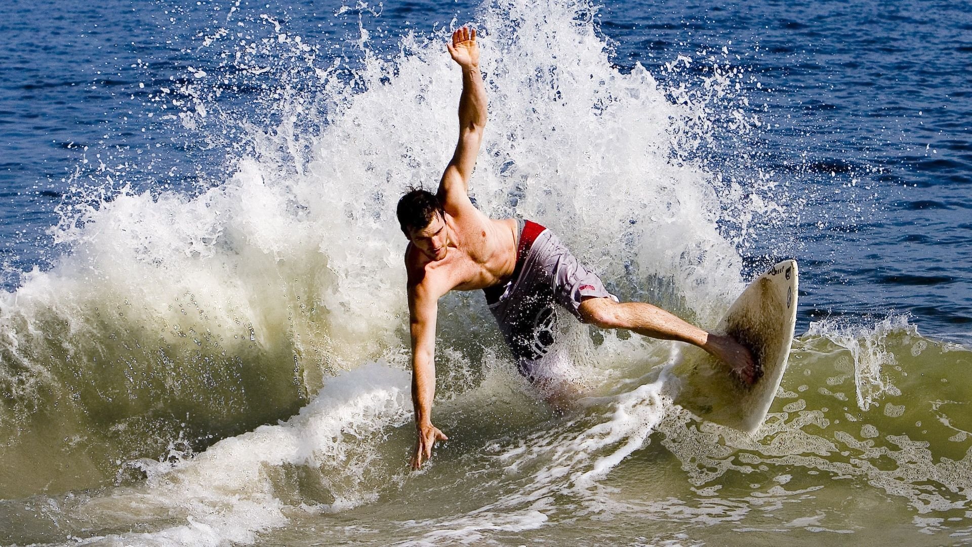 罗德里戈攻防两端统治,洪都拉斯压哨绝杀秘鲁,诠释绿茵场上的唯一性