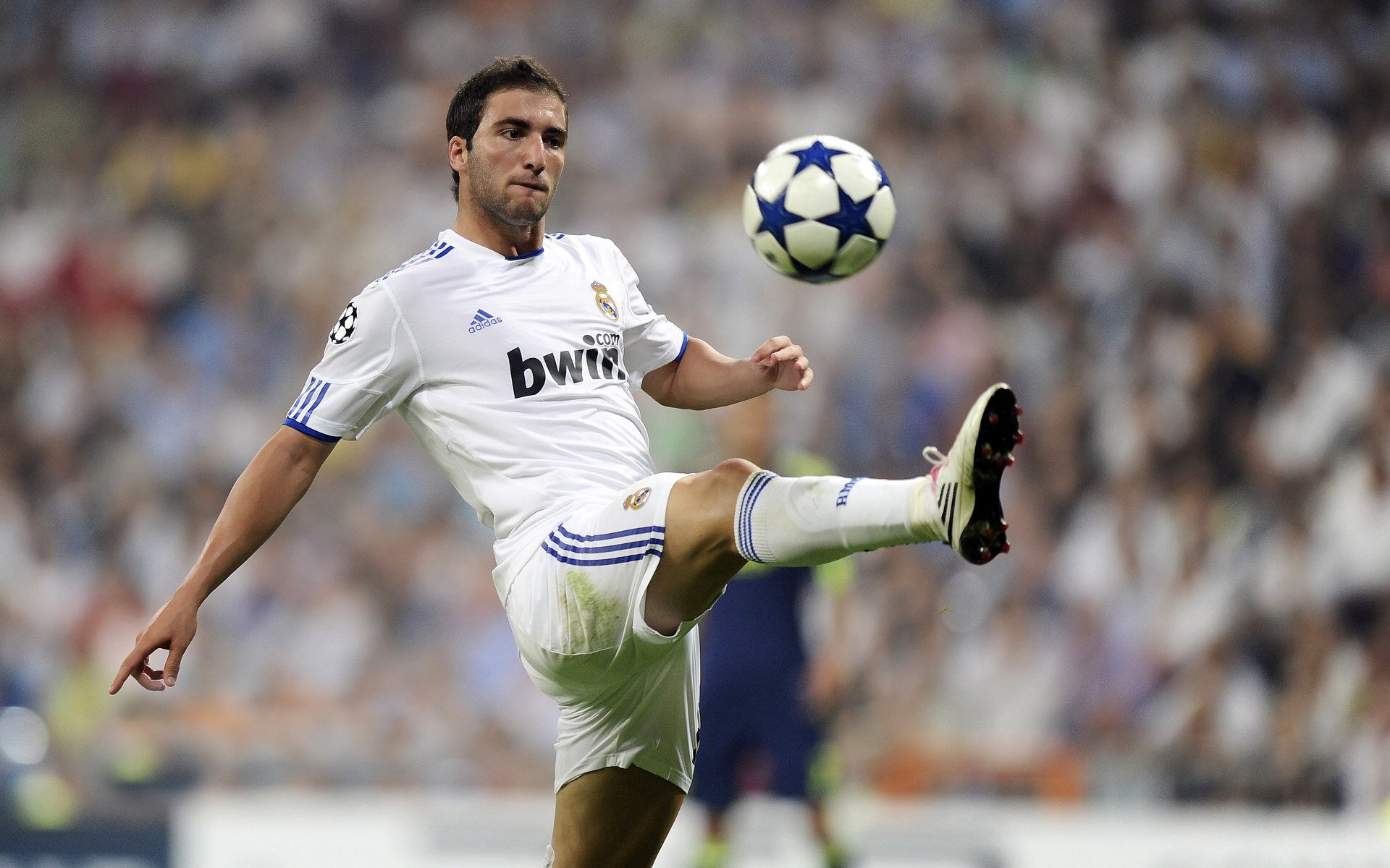 佩德里攻防转换艺术，尼斯与尤文的战术博弈，谁将主宰中场命脉？