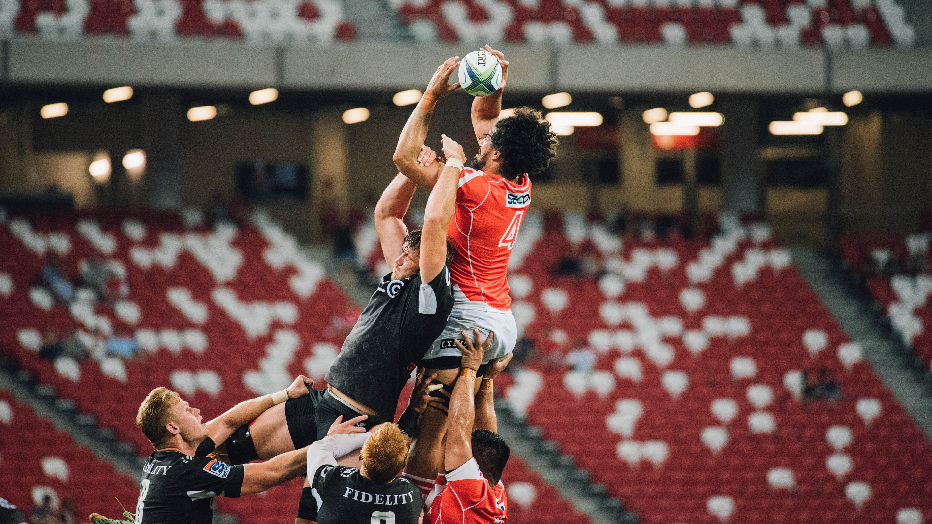 戈贝尔点燃赛场，吉林队团队篮球完胜四川队